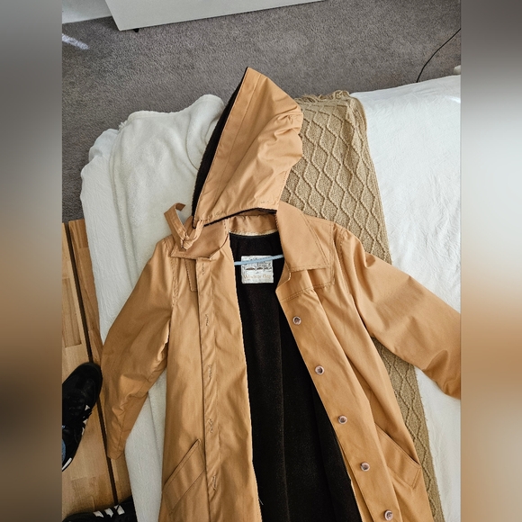 Vintage (potentially 70s) Windsor Bay over coat with zip out liner and bonnet - Picture 8 of 11